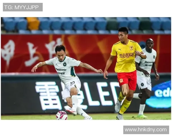 武汉篮球队在邀请赛中以65分稳居积分榜首位，展现强劲实力